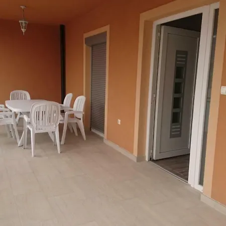 Apartmani Vir شقة